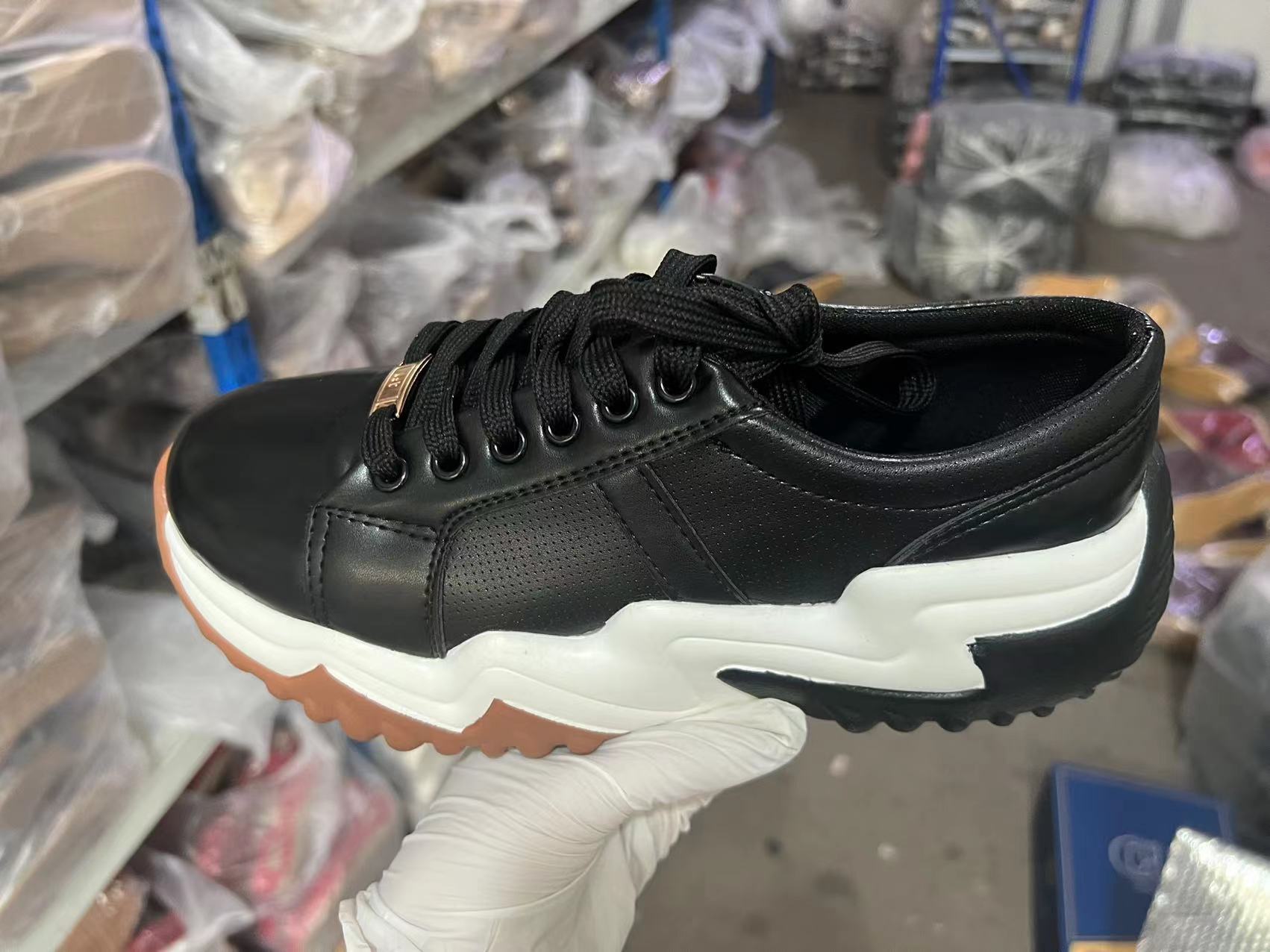 Γυναικεία παπούτσια, νέα μοντέλα με τακούνια πλατφόρμας με χοντρή σόλα που ενισχύουν το ύψος και κορδόνια για μεγάλα γυναικεία παπούτσια._voghion.com