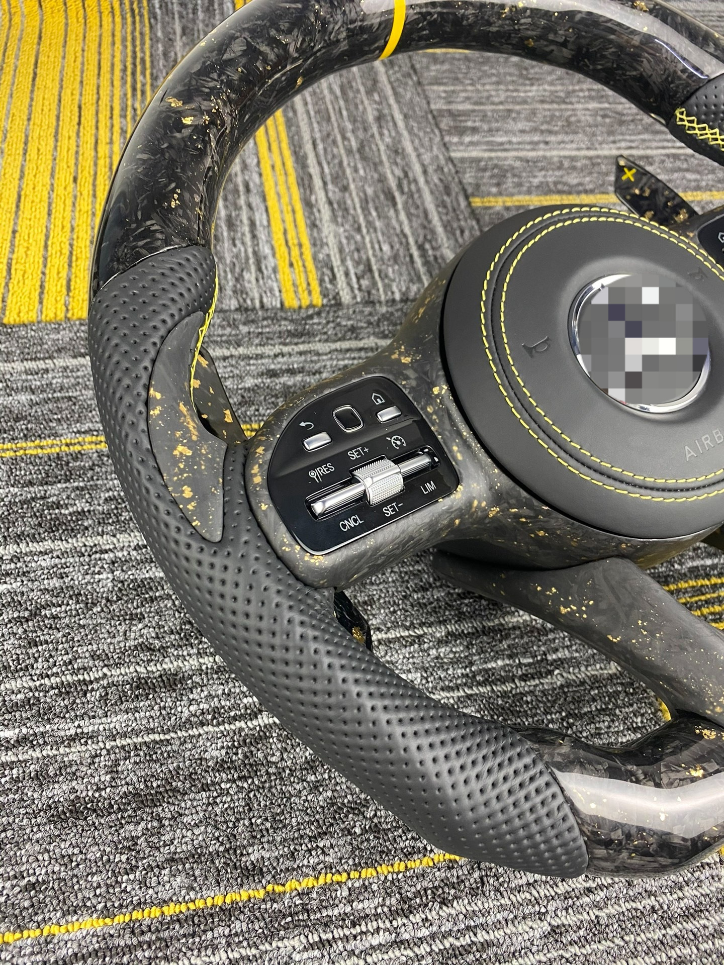 Suitable for Mercedes-Benz W204 W218 W212 GLK207 C-Class R-Class C63 A45 carbon fiber steering wheel