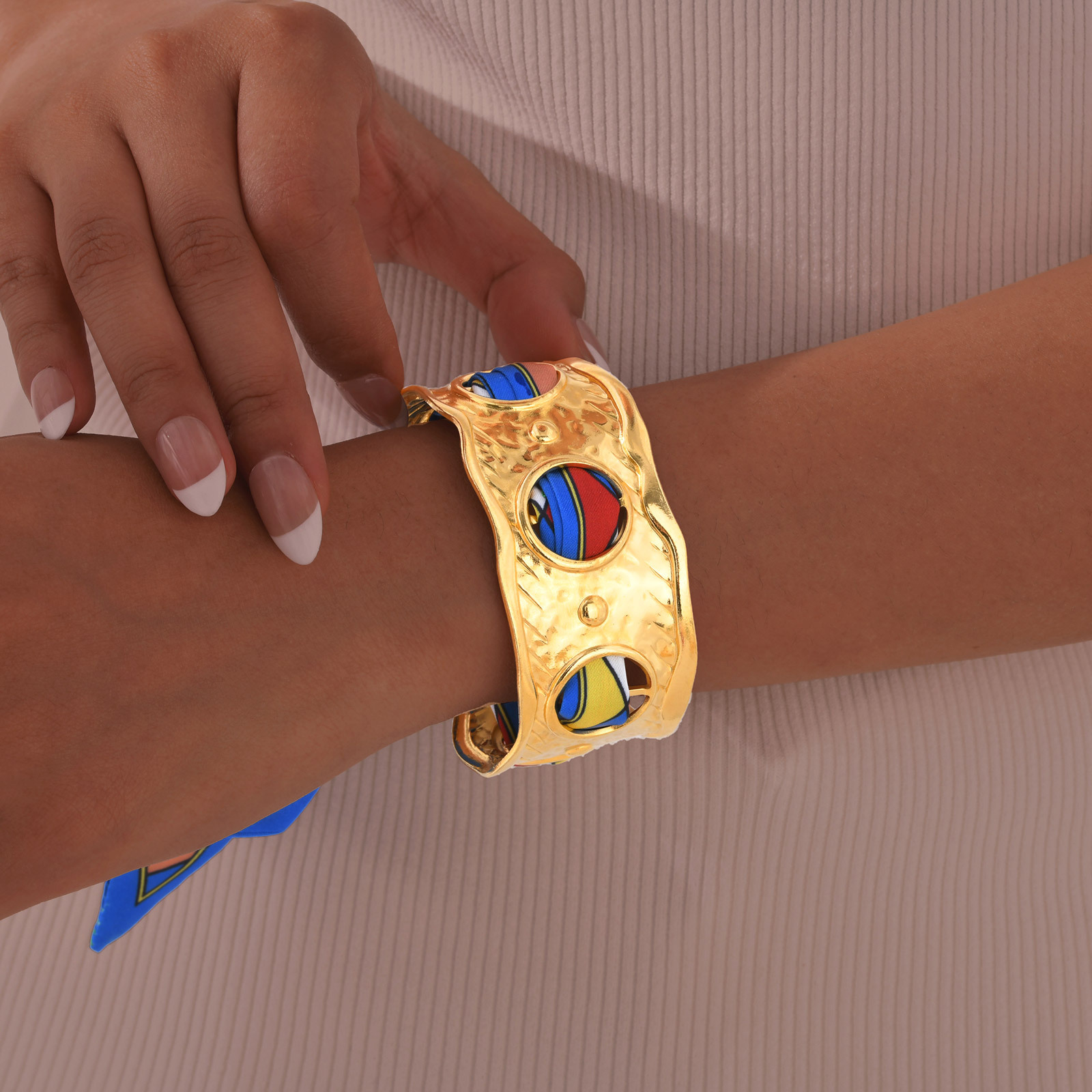 45g Weight Electroplating Gold Plating Process Golden Plated Plating Material Stone-Free Inlay Material Bangle Classification 1 Piece Quantity Daily Occasion 201 Stainless Steel Material Solid Color, Flower Pattern Women's Gender Vintage Style, IG Style Style Plating Craft IG Style Vintage Style Solid Color Flower 201 Stainless Steel Bangle In Bulk 6