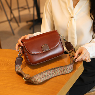 2025 New Fashion Genuine Leather Women's Bag First Layer Vegetable Tanned Cowhide Shoulder Bag Contrast Color Temperament Hand-Held Crossbody Small Square Bag