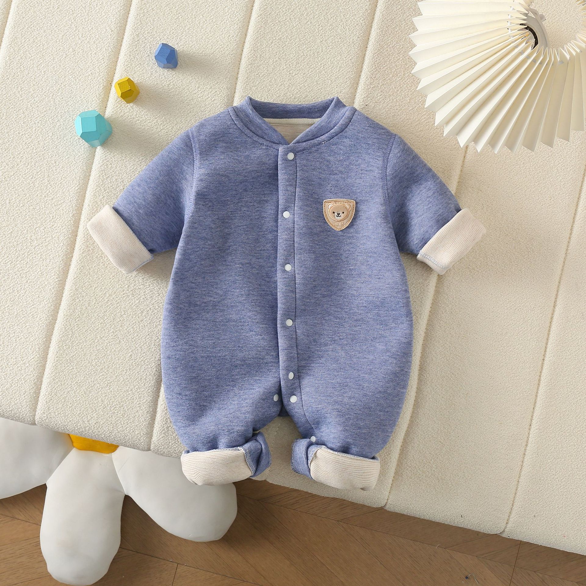 Ropa de una pieza para bebés, ropa de abrigo de luna llena, mameluco para bebés de otoño e invierno, ropa de salida deshuesada linda y versátil image 2