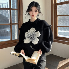 黒いプリントの木の耳元のニットは厚いセーターの女性2025の新型の冬を過ぎて保温して着ます。