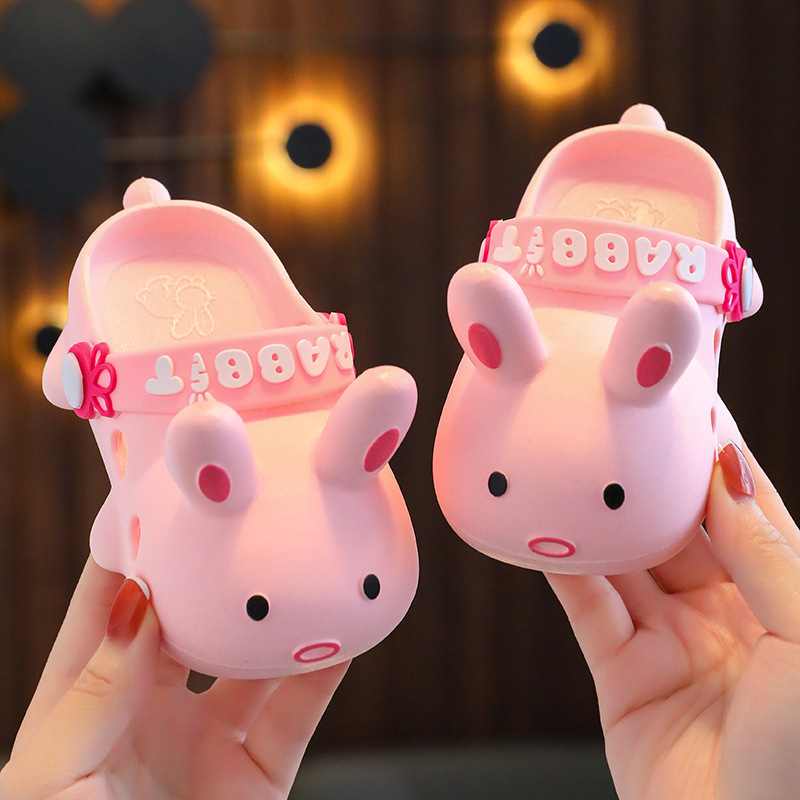 Children's slippers summer cartoon boys and girls indoor and outdoor wear closed toe hole shoes toddler baby non-slip soft bottom sandals