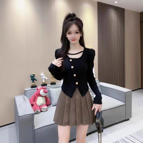 Age-reducing chic hot girl square collar irregular short top for women autumn bubble sleeves knitted inner and outer base shirt