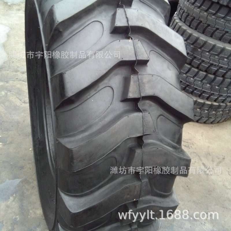 拖拉机16.9-24  R4花纹 农用人字轮胎