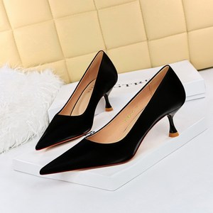 1961-2 European and American style fashion simple thin heel high heel shallow mouth pointed head versatile women's 