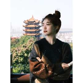 气质复古慵懒风撞色菱格领毛衣秋冬洋气小众休闲百搭软糯针织衫