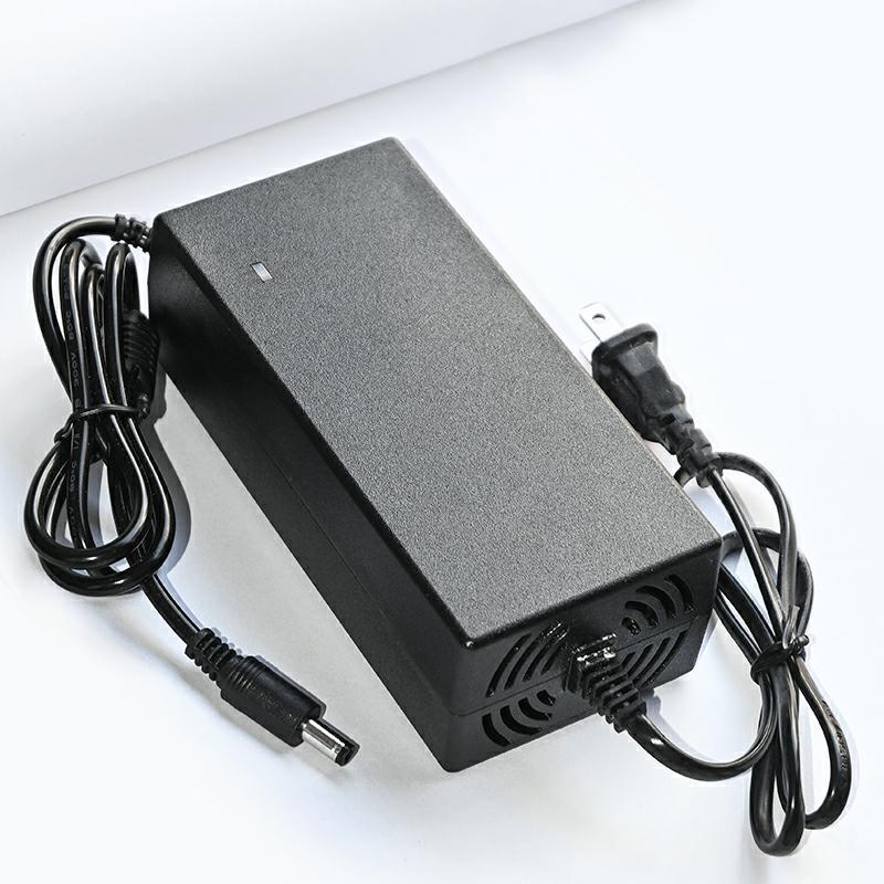 12.6V 8A (냉각 팬 포함)