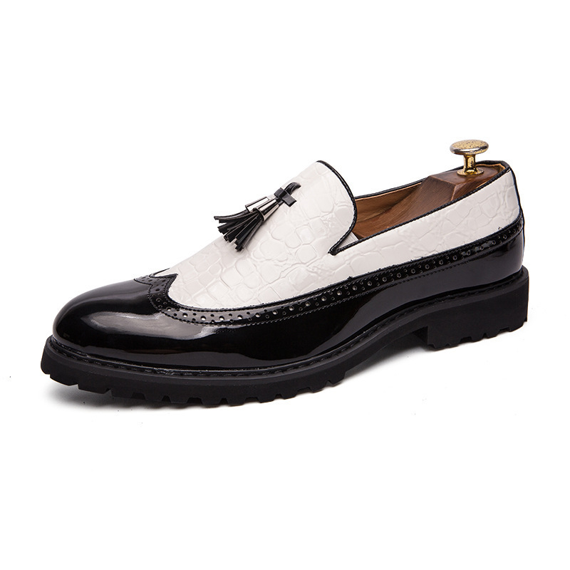 Pánske brogue slip-on mokasíny s strapcami a kontrastom_voghion.com