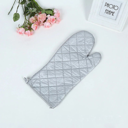 Direct Manufacturer Wholesale Silver-Coated Polyester Insulated Gloves, Heat-Resistant Microwave Oven Kitchen Gloves for Home Use Cross-Border