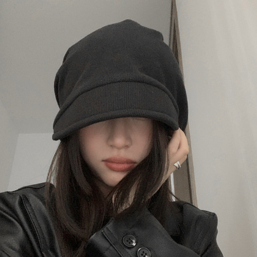 Cold-cap women's winter oversized beanie for autumn and winter—warm, knitted headwear with ear flaps, trendy Japanese-style design that makes faces appear smaller and a social media sensation.