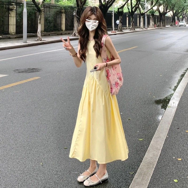 French-style sleeveless vest dress in soft yellow—dazzling, sweet, and age-reducing A-line maxi skirt for summer women's wear