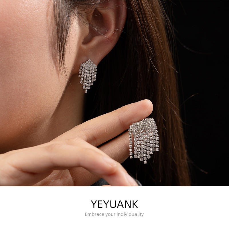 Pendientes de botón con circonita cúbica y perlas_voghion.com