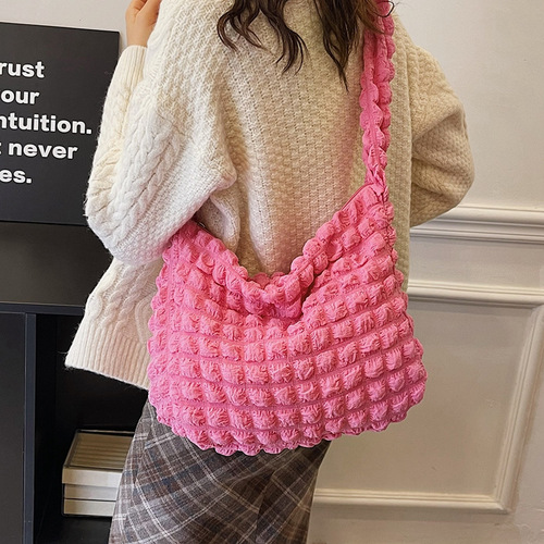 This year's popular fashion minimalist temperament commuting pleated cloud bag for women 2024 single shoulder armpit bag hand-held bucket bag