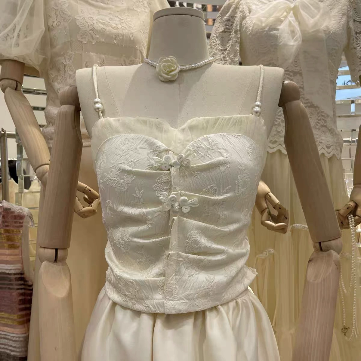 Чоingsам, топ с чашечками, короткие underwear как верхняя одежда, китайский стиль, красивая спина