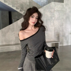 设计感斜肩条纹长袖T恤女春秋美式辣妹修身内搭露肩打底衫短上衣