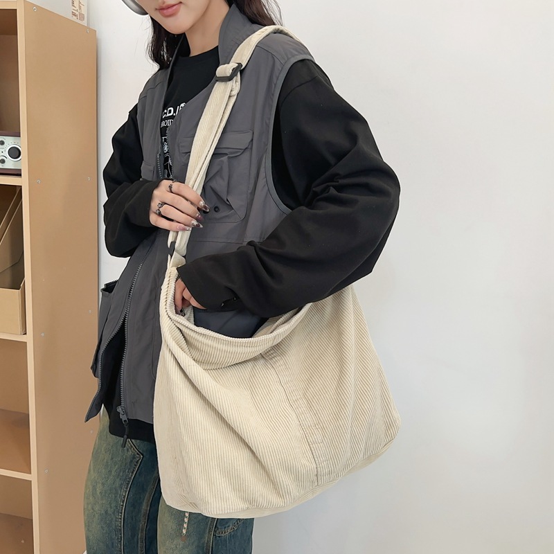 Bolso femenino 2024 nuevo estilo literario japonés bolso de lona de gran capacidad bolso de estudiante de estilo perezoso simple y versátil