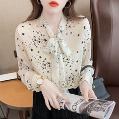 2025年の新型春のシャツの女性の蝶結びはカジュアルな洋風の小さいシャツのプリントの清新で甘い上着のファッションを持ちます。