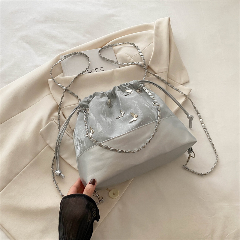 Bolso plateado para mujeres 2024 nueva moda bolso de hombro de alta calidad bolso de cadena bolso de verano mochila rojo