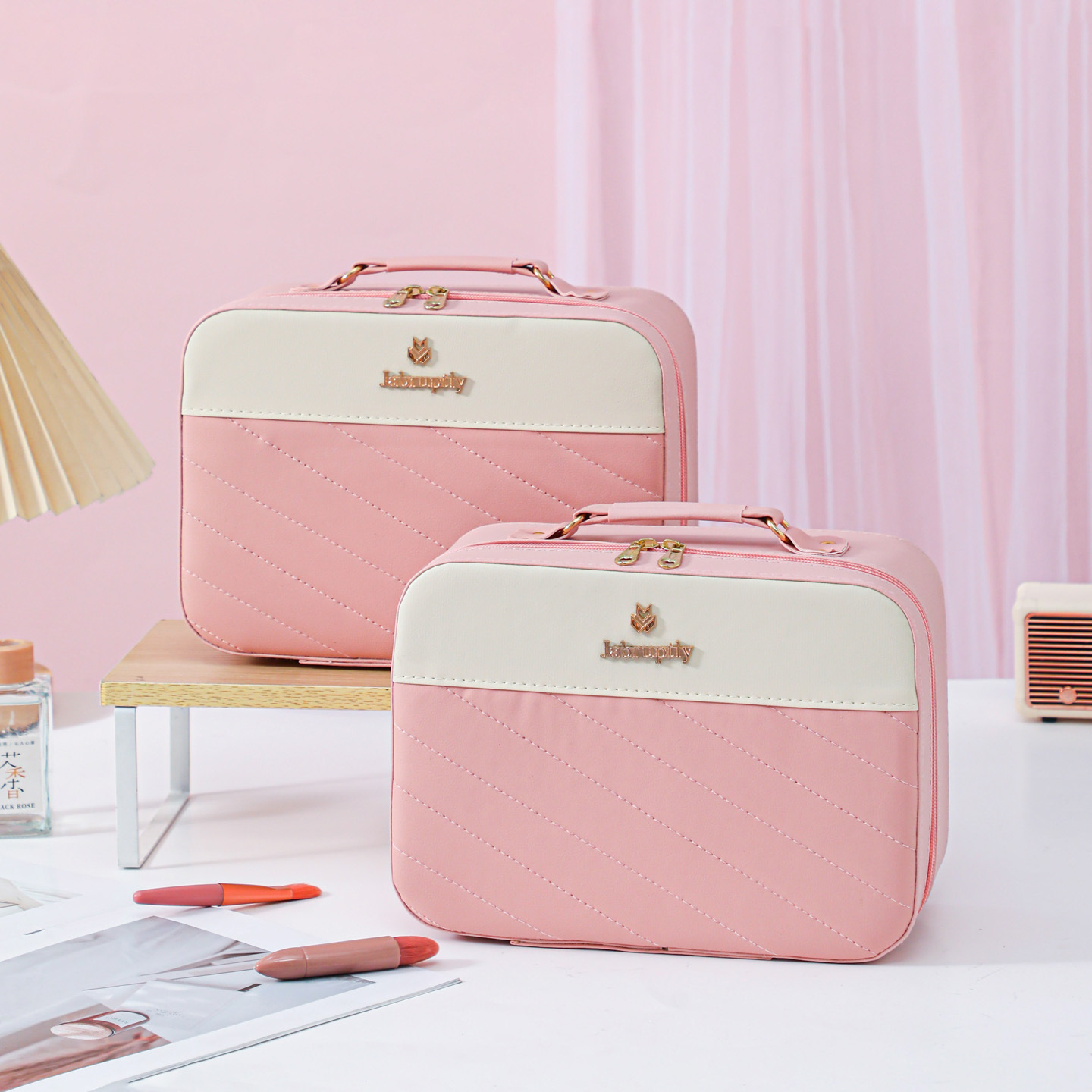 Bolsa de maquillaje de cuero mujer caja de almacenamiento de gran capacidad portátil caja de maquillaje portátil de alto valor cosmético bolsa de almacenamiento al por mayor