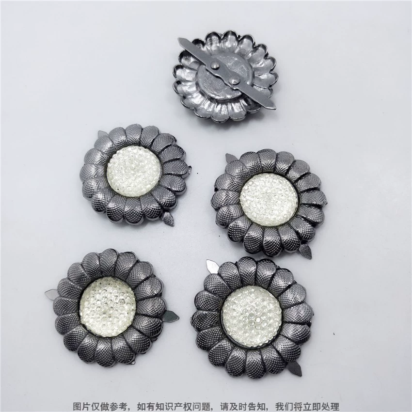 Новый подсолнух со стразами на пуговицах обуви на цветочных туфлях на ювелирных аксессуарах на пуговицах