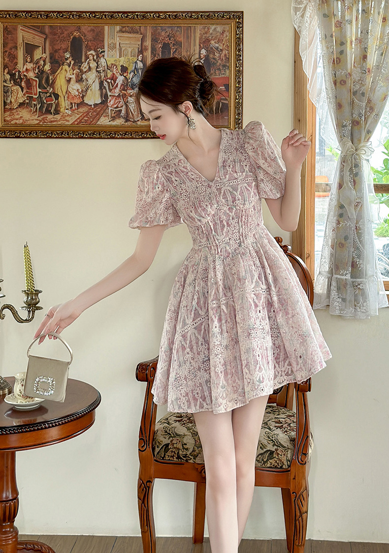Đầm maxi nữ thắt eo cổ chữ V tay phồng họa tiết hoa nhí — Hồng tử chi tiết 14