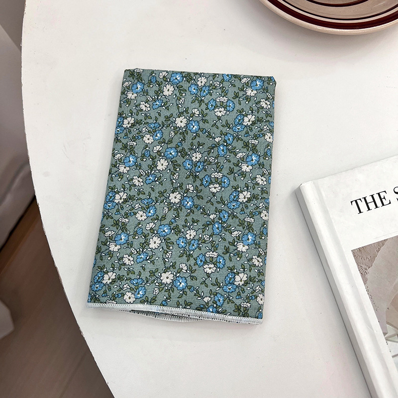 Pequeña flor verde frijol claro