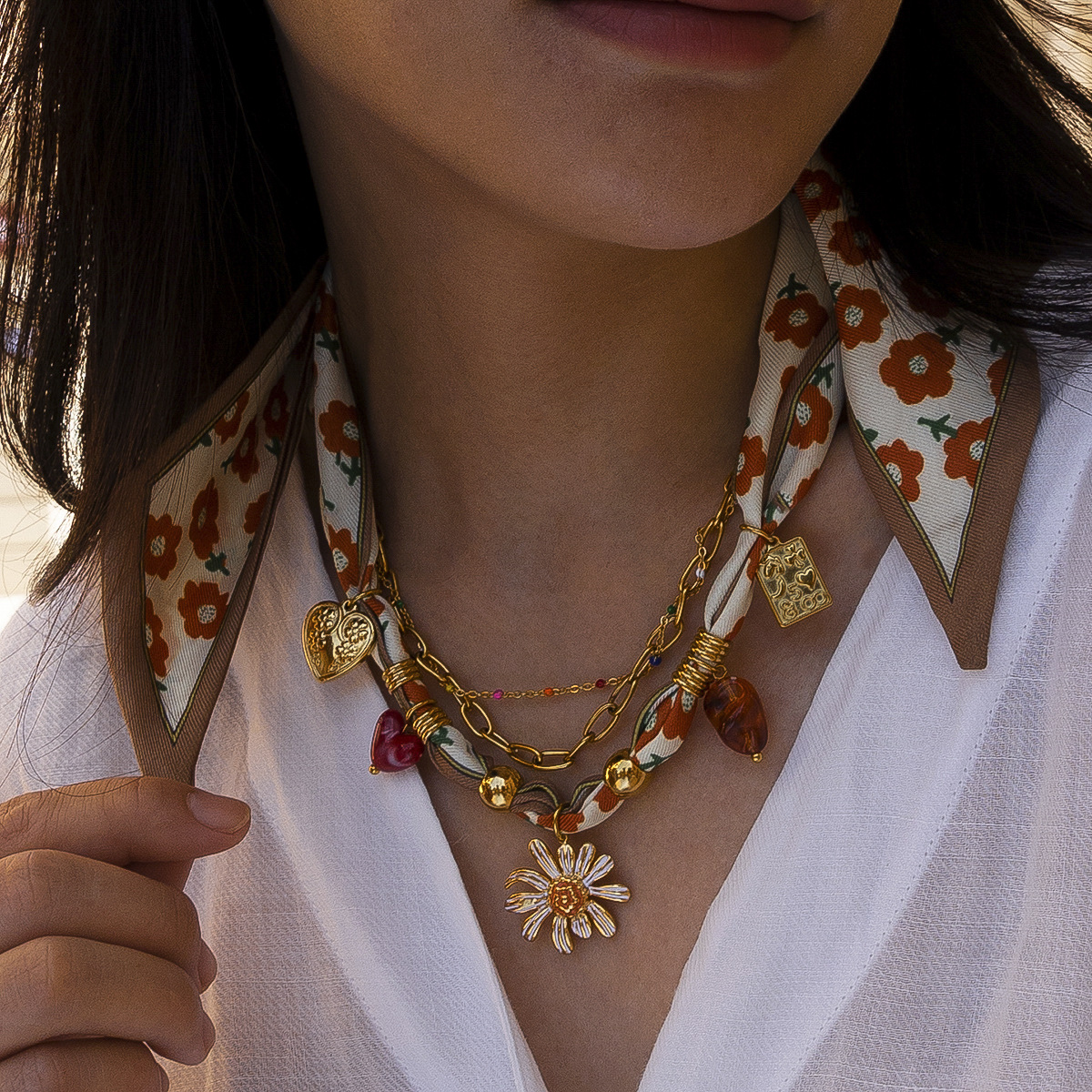 TENA Europa y América bufandas de acero inoxidable collar colgante de flores de acero de titanio sin decoloración cadena ligera de lujo alta sensación de joyería versátil