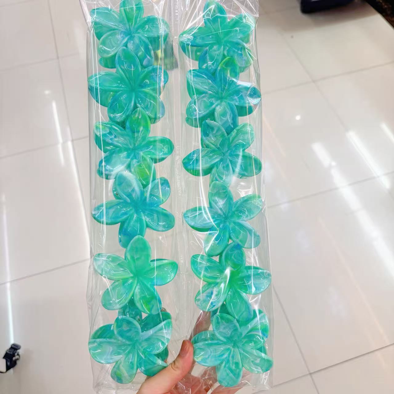 Europa y los Estados Unidos explotaron 8CM huevo flores clip de cabello de alta calidad para mujeres agarrar el cabello de tiburón color caramelo transfronterizo agarrar clip de cabello