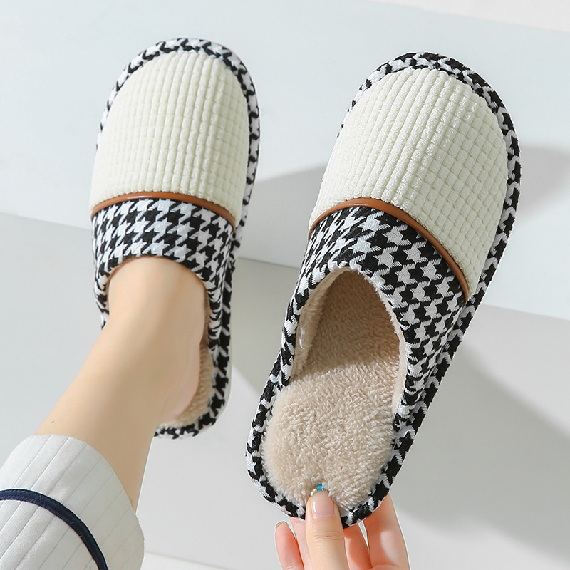 Pantuflas de estilo pareja para mujer, cerradas, antideslizantes, forradas de felpa, cálidas, para interiores, otoño e invierno, terciopelo con textura de uva, antideslizantes y resistentes al desgaste.