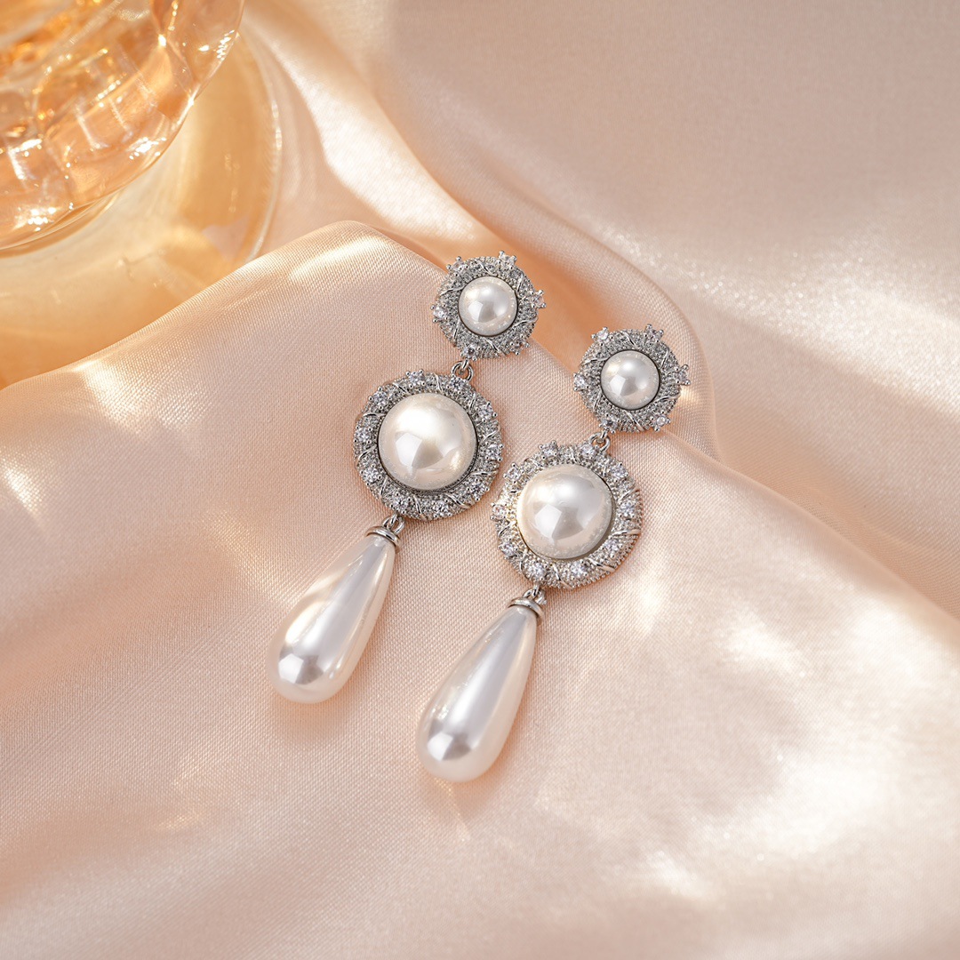 fashionable elegant earrings drop-shaped pearl with zircon