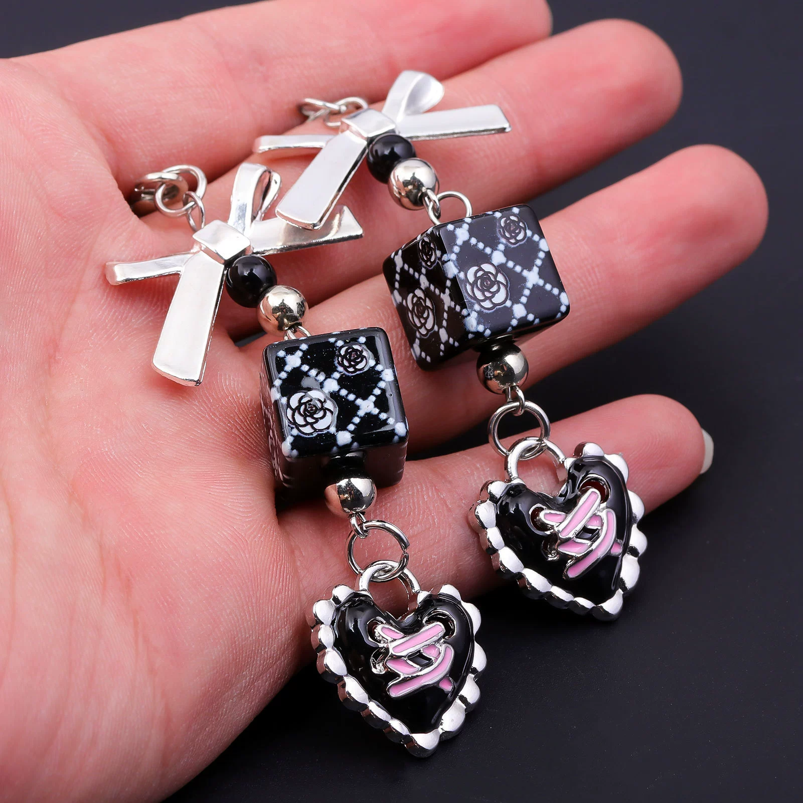 Mobile phone with bow, bag decoration, headphones, wallet, keychain, 2 carat