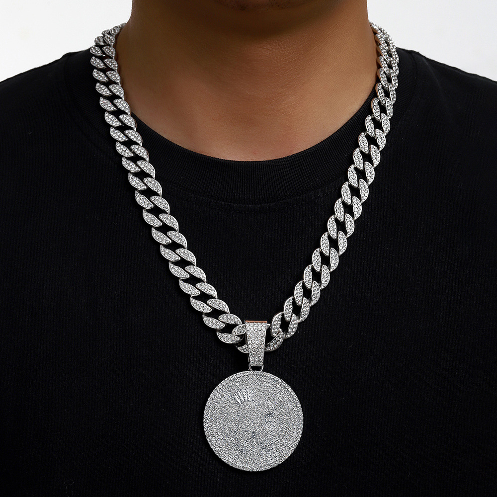 Europa y los Estados Unidos Hip Hop letras de diamantes K collar colgante sol estilo hombre accesorios de colgante de cadena de calle cubana