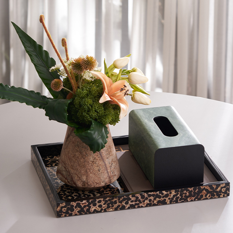 现代轻奢样板间客厅沙发茶几托盘纸巾盒大理石小花瓶插花组合搭配