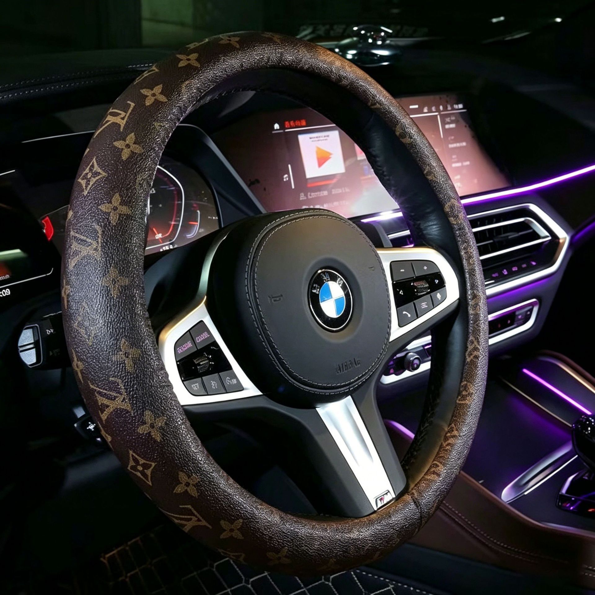 Four-Season Universal Fashion Car Steering Wheel Cover for Women, Trendy Brand Handlebar Cover, Universal Leather Interior Cover