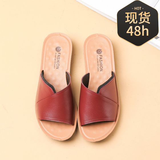 First-Layer Cowhide Leather Mom Slippers for Women, Summer Flat Non-Slip Shoes for Middle-Aged and Elderly Women, Genuine Leather, Comfortable and Versatile First-Layer Cowhide Leather Mom Slippers for Women, Summer Flat Non-Slip Shoes for Middle-Aged and Elderly Women, Genuine Leather, Comfortable and Versatile