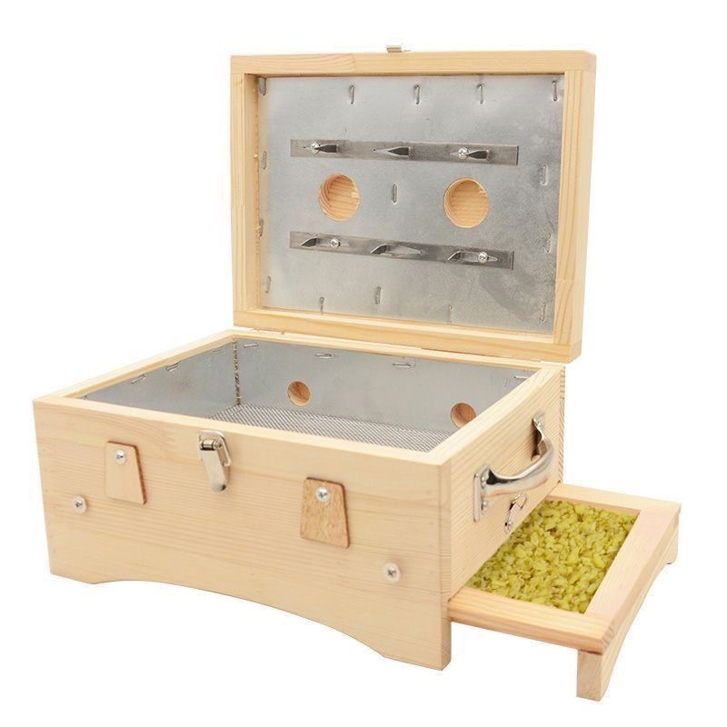 Solid Wood Moxibustion Box Flip-Top Six-Needle Insert Design for Waist and Back Ginger-Partition Moxa Warming in use