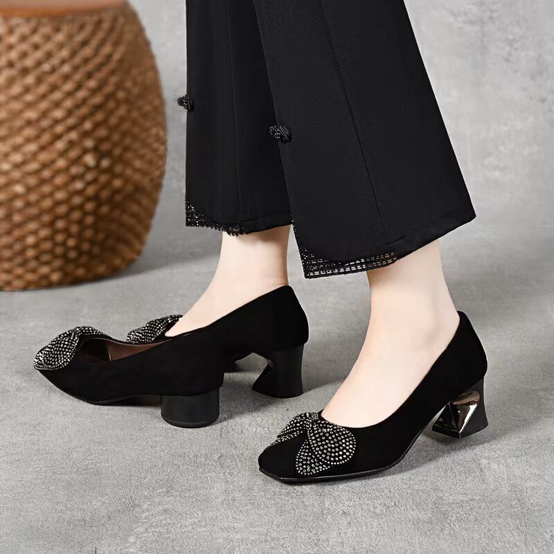Black high-heeled shoes for women, 2026 autumn new model, bowknot with rhinestones, shallow-cut single shoes, simple and elegant, suitable for commuting, chunky heel women's shoes Black high-heeled shoes for women, 2026 autumn new model, bowknot with rhinestones, shallow-cut single shoes, simple and elegant, suitable for commuting, chunky heel women's shoes
