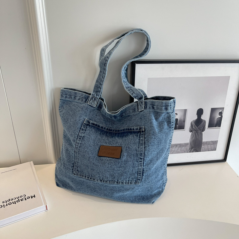 Korean version of Dongdaemun Casual Washed Denim Bag 2023 New Embossed Letter Texture Cloth Bag Shoulder Bag