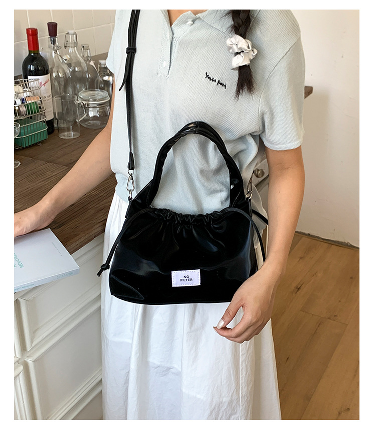 New 2025 Pleated bag for women, large-capacity, fashionable and versatile shoulder bag, nylon fabric casual commuting crossbody bag for women undefined