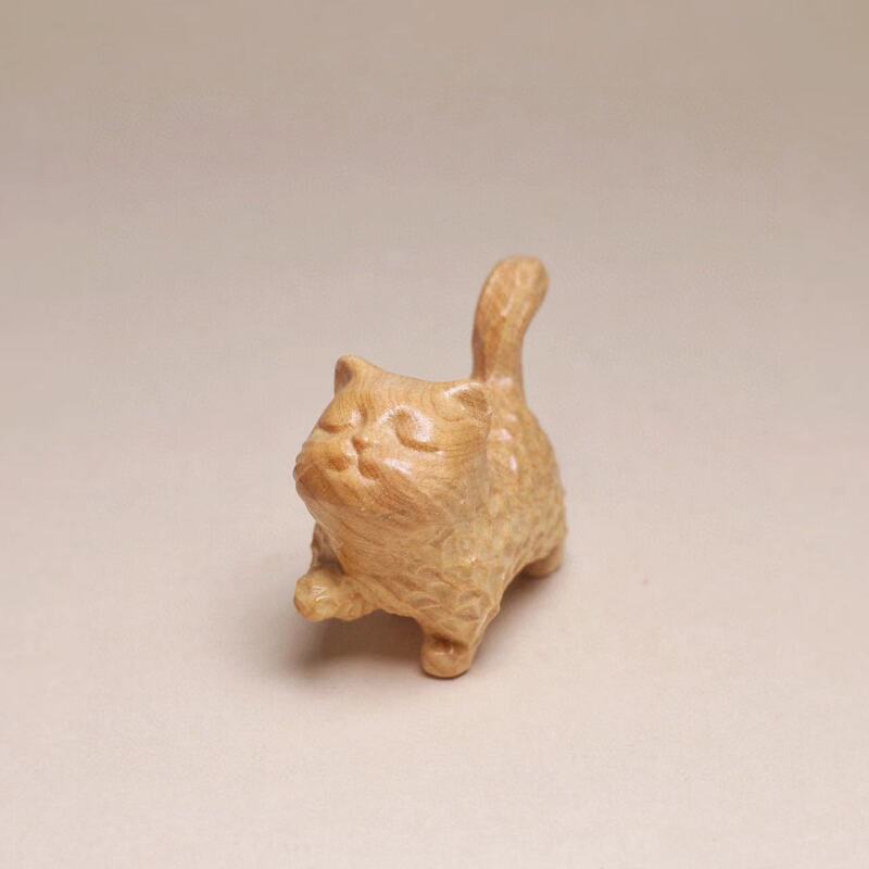 崖柏の木彫りは工芸品を飾っています。|undefined