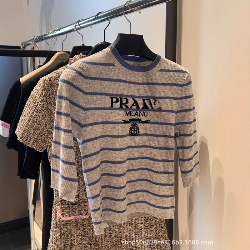 In-Stock High Version Prada Spring/Summer High-End Top with Elegant Striped Round Neck, Chanel-Style Slim-Fit Knit Sweater T-Shirt