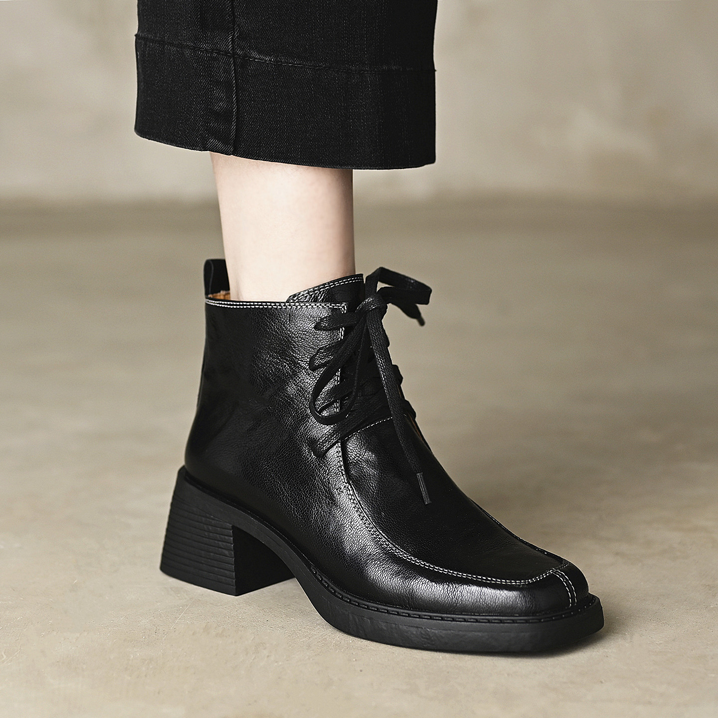 Boot nữ mũi vuông dây buộc da dê cao gót cổ ngắn lót nhung — Lớp lót nhung đen