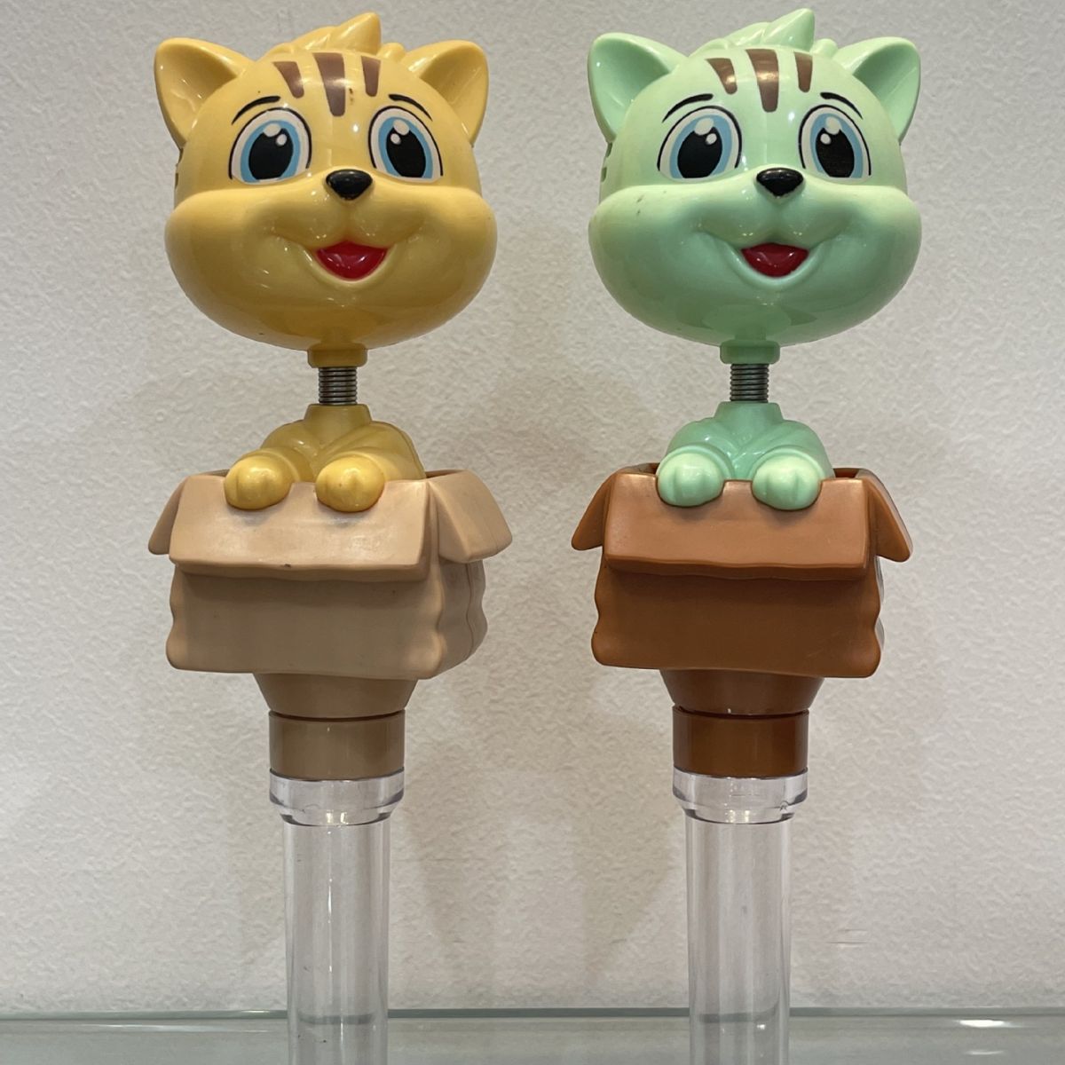 卡通弹珠游戏机装糖玩具机器人摇哨猫趣味糖管批发