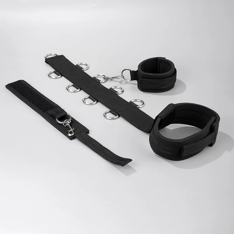 BDSM секс принадлежности: нейлоновый набор с фиксаторами для связанности на кровати, со встроенными противооткатными манжетами