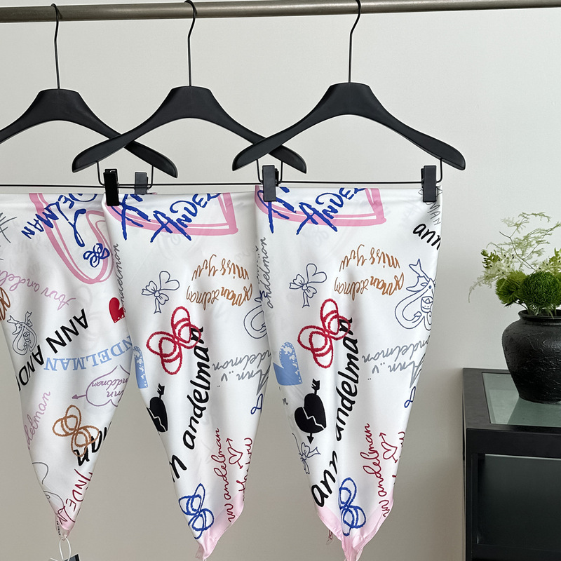 Backless Strappy Graffiti Design Printed Tube Top Women's Summer New Outer Wear Slimming Age-Reducing Hot Girl Top Trendy Backless Strappy Graffiti Design Printed Tube Top Women's Summer New Outer Wear Slimming Age-Reducing Hot Girl Top Trendy