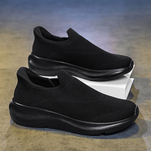 运动走路女鞋春秋新款轻便透气软底套脚懒人一脚蹬情侣休闲鞋大码