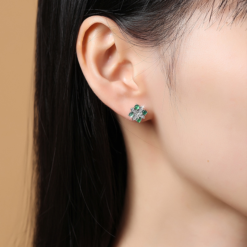 Pendientes de plata de ley S925 de flor de cuatro hojas de alta calidad, incrustaciones de plata, materiales peligrosos naturales, jade verde yang, pendientes de temperamento exquisito