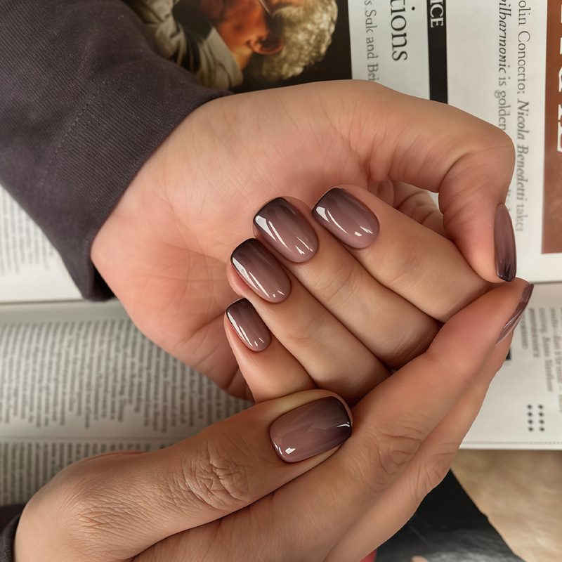 New Hot-Selling Brown Gradient Retro Short Square Press-On Nails, Fashionable Gradient Style, High-Quality