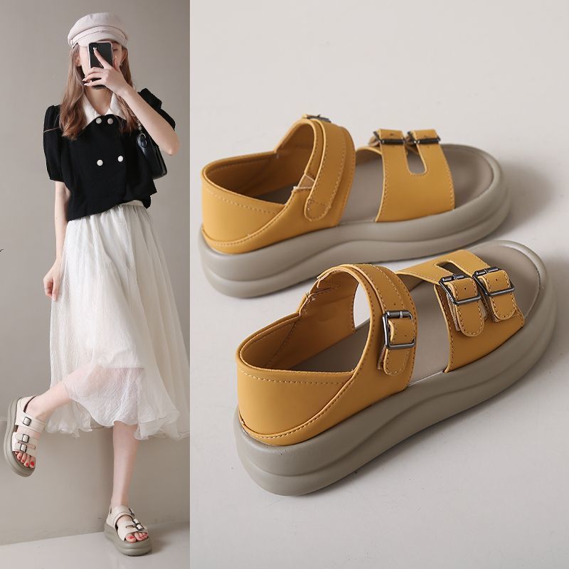 Zapatos de mujer de cuero suave, sandalias de suela gruesa para mujeres, verano 2026 nueva moda, zapatillas de dos zapatos de playa suaves.